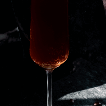 <div><span face="arial, sans-serif" color="#0000ff" style="color: #0000ff; font-family: arial, sans-serif;"><b>Un cocktail sans alcool sombre pour le Black Friday</b></span></div> <div></div>