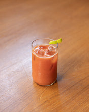 Recette bloody mary cocktail sans alcool jus de tomate ingrédients vodka gouttes de tabasco jus de citron boisson femme poivre sel goût 
