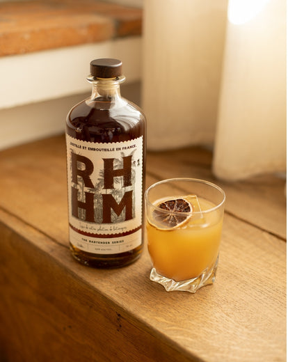 rhum ambré sans alcool meilleur spiritueux posé 