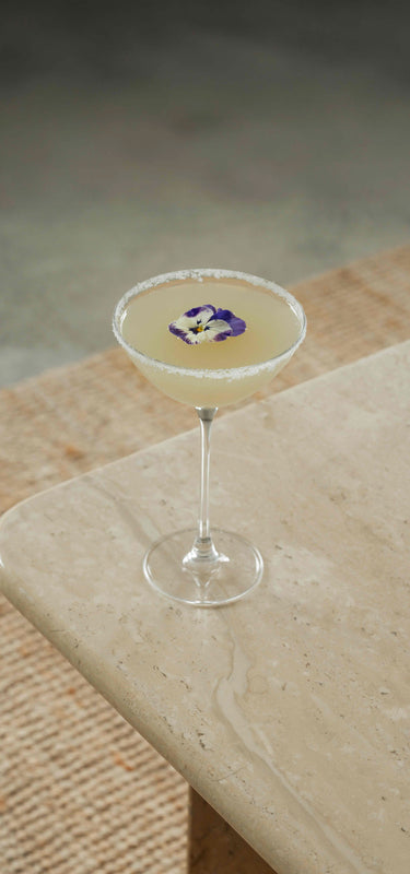 Recette cocktail margarita sans alcool ingrédients shaker tequila jus de citron vert cointreau rebord liqueur lime frais quartier de citron acidité triple sec sirop de sucre grand marnier 